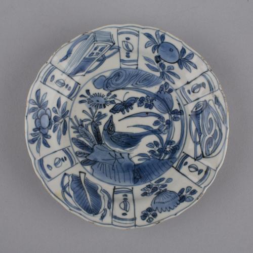 Chinese porcelain blue and white small Kraak saucer, Wanli, 1573-1619