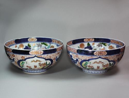 Pair of Japanese Imari bowls, early 18th century