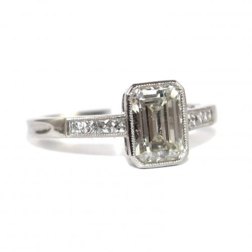 Art Deco 1.30 carat emerald-cut Diamond Ring c.1930