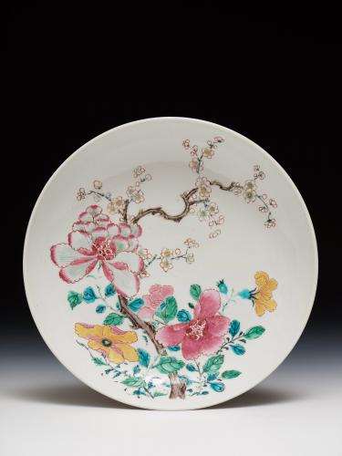Chinese plate decorated in famille rose enamels, Yongzheng