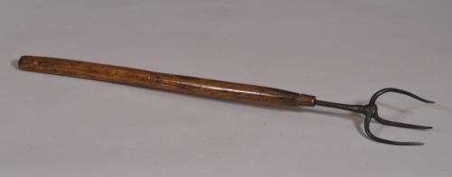 S/4360 Antique Treen 19th Century Ash Handled Game Fork
