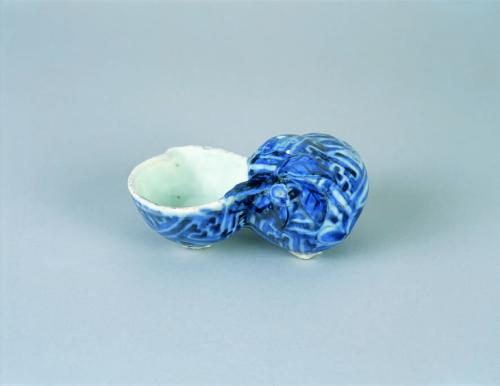 A Chinese porcelain kosometsuke waterpot, Tianqi, 1620-1627