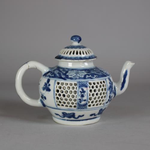 Chinese reticulated teapot, Kangxi (1662-1722)
