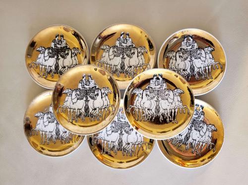 Piero Fornasetti Set of Eight Coasters of Roman Chariots on a Gold Ground, Made Exclusively for Saks Fifth Avenue, With Gold Box, 1960s