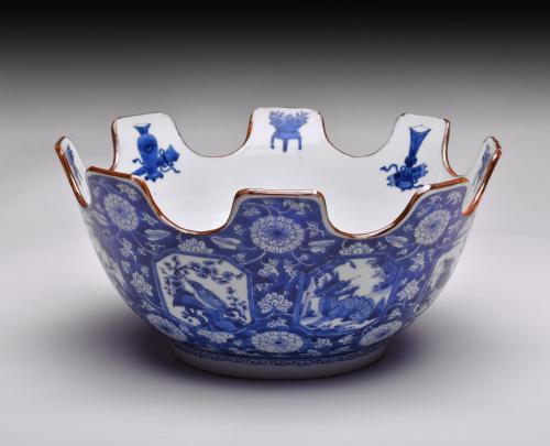 A Rare Blue and White Chinese Export Porcelain Monteith, Qing Dynasty, Kangxi Period (1662 - 1722)