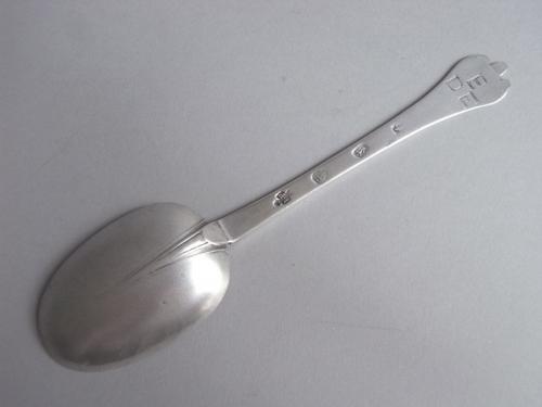 WILLIAM III.  A fine Trefid Spoon made in London in 1696, makers mark of IP, star above and crescent below