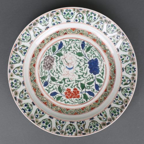 A Chinese porcelain famille verte plate, Kangxi 1662-1722