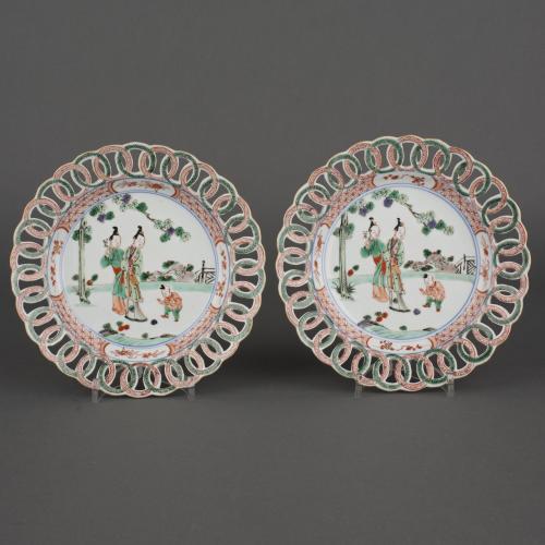 A pair of Chinese porcelain famille verte saucer dishes, Kangxi, 1662-1722