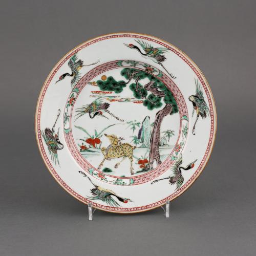 A Chinese porcelain famille verte large plate, Kangxi, 1662-1722