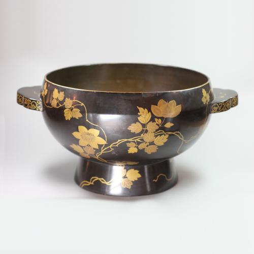 Japanese black lacquer and gilt decorated two-handled bowl, Meiji (1868-1912)