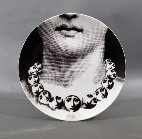 Piero Fornasetti Porcelain Plate Themes & Variation Pattern 107, The Necklace, Tema E Variazioni, 1960s-70s