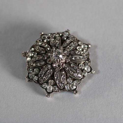 Diamond brooch of flowerhead form