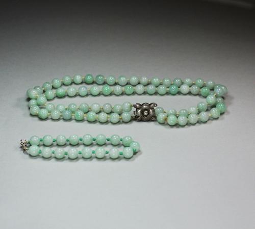 Chinese jade bead necklace and bracelet