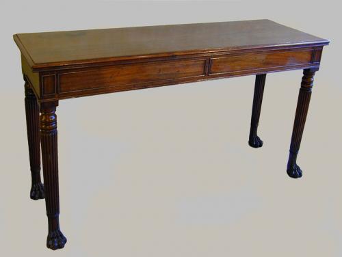 Regency mahogany serving table with reeded legs and lion paw feet in the manner of Gillows, c.1810