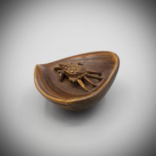 Wood Netsuke of a Crab in Chestnut by Miyazaki Josō (1855-1910)
