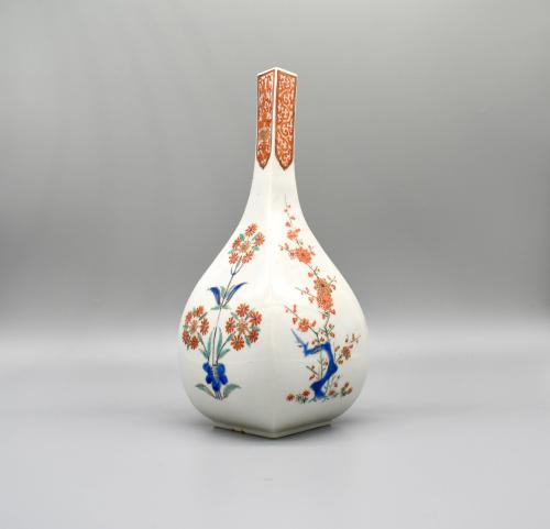 Kakiemon Slender Neck Vase - Circa 1670-1690