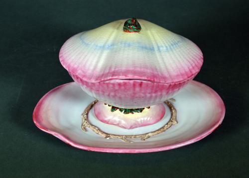 Wedgwood Nautilus Pearlware Sauce Tureen, Cover & Stand in the form of a Clam Shell, Circa 1810-20