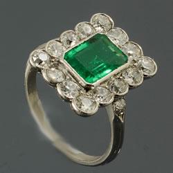 Edwardian emerald and diamond cluster ring, circa 1910