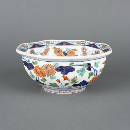 A Japanese Arita porcelain octagonal bowl, Circa 1720