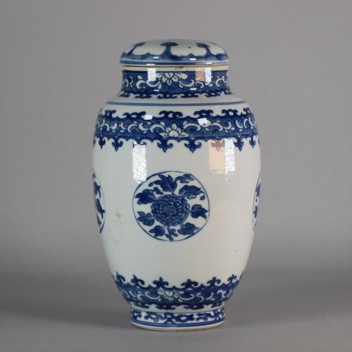 Chinese blue and white jar and cover, Kangxi (1662-1722)