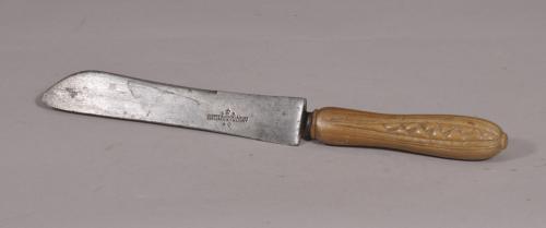 S/3926 Antique Early 20th Century Sycamore Handled Bread Knife