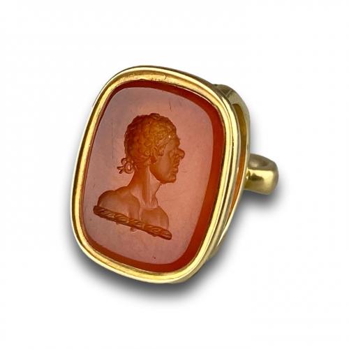 Gold fob seal depicting the bust of a man, English, early 19th century