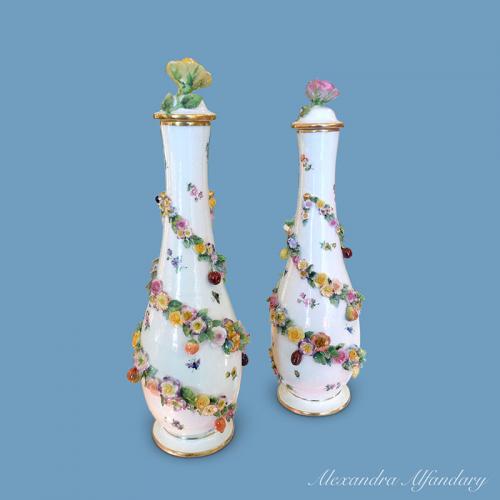 A Very Decorative Pair of Meissen Vases with Winding Garlands, late 19th century