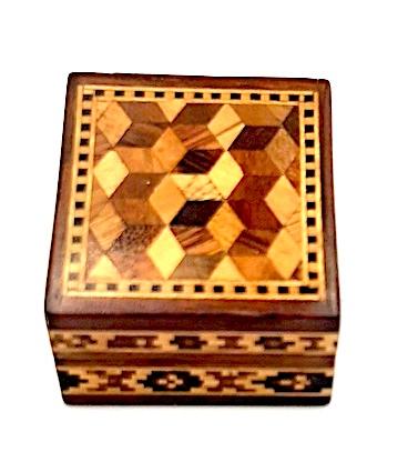 A Tunbridge Ware single compartment stamp box with cube mosaic