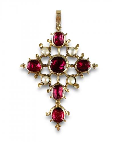 Garnet and pearl set gold cross pendant, French, late 18th century