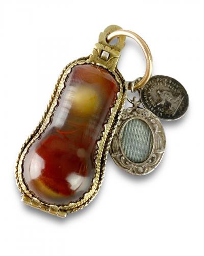 Agate & silver gilt crabs eye amulet container. French, late 17th century