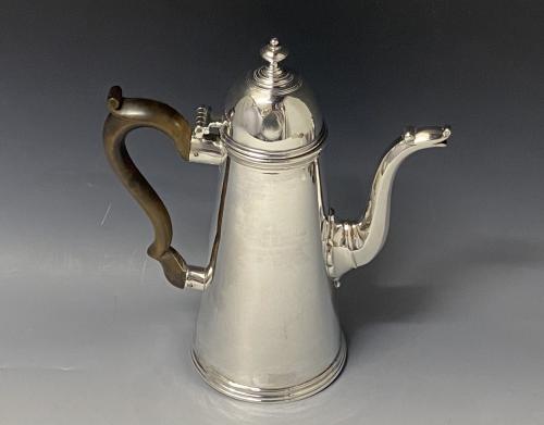George 1 silver coffee pot chocolate pot 1725