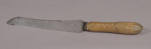 S/3929 Antique Early 20th Century Sycamore Handled Bread Knife