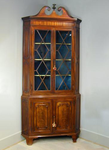 Gillow mahogany double corner cupboard, c.1780