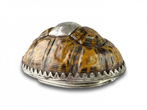 Silver mounted star tortoise snuff box. Possibly Italian, early 18th century