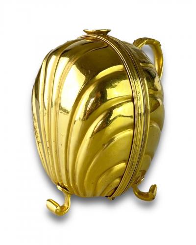 Gilt brass wax jack in the form of a clam shell. French or German, 19th century