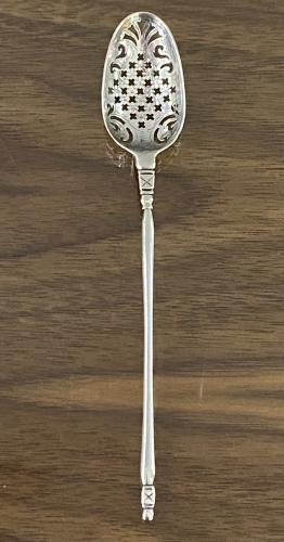Georgian silver mote spoon c1740