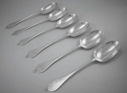 QUEEN ANNE Set of Six Britannia Standard Silver Dognose Table Spoons by John Sutton. London 1705.