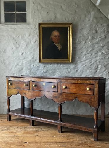 Small 18th century oak Montgomeryshire dresser