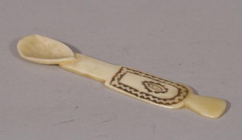 S/4629 Antique Victorian Bone Condiment Spoon