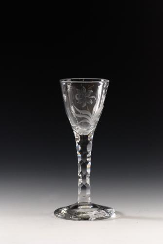 Wineglass engraved daffodil