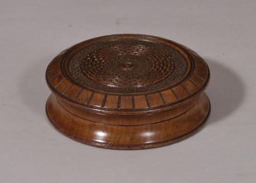 S/4799 Antique Treen 19th Century Walnut Snuff Box