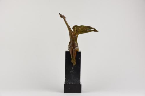 Amadee Gennarelli Art Deco bronze figure ‘Carrier Pigeon’
