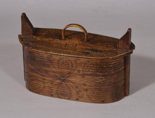 S/4852 Antique Treen 19th Century Scandinavian Bentwood Pine Food or Trinket Box