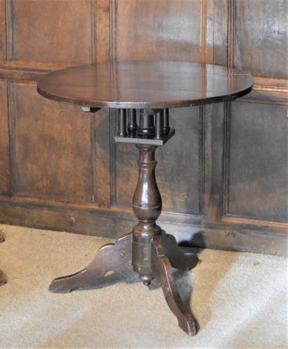 Early 18th century Oak Tripod Table
