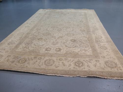 Elegant Kashan rug