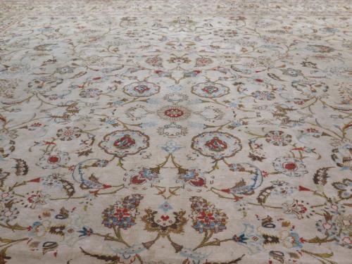 Elegant Kashan Carpet signed 'Isfahanian'