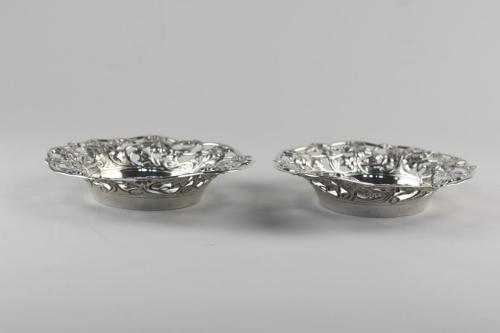 An unusual teardrop shaped pair of Art Nouveau silver dishes