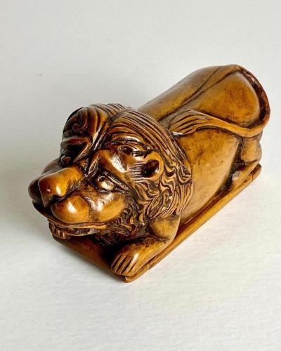 18th Century Boxwood Lion Snuffbox