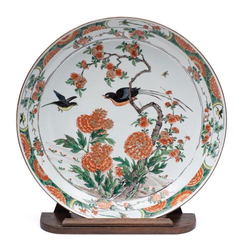 An Imposing Chinese Bird and Peony Famille Verte Charger