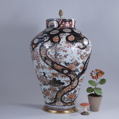 Early 18th century Japanese Imari vase